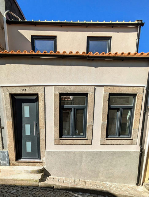 T2 House for Short-Term Rental in Bonfim, Porto