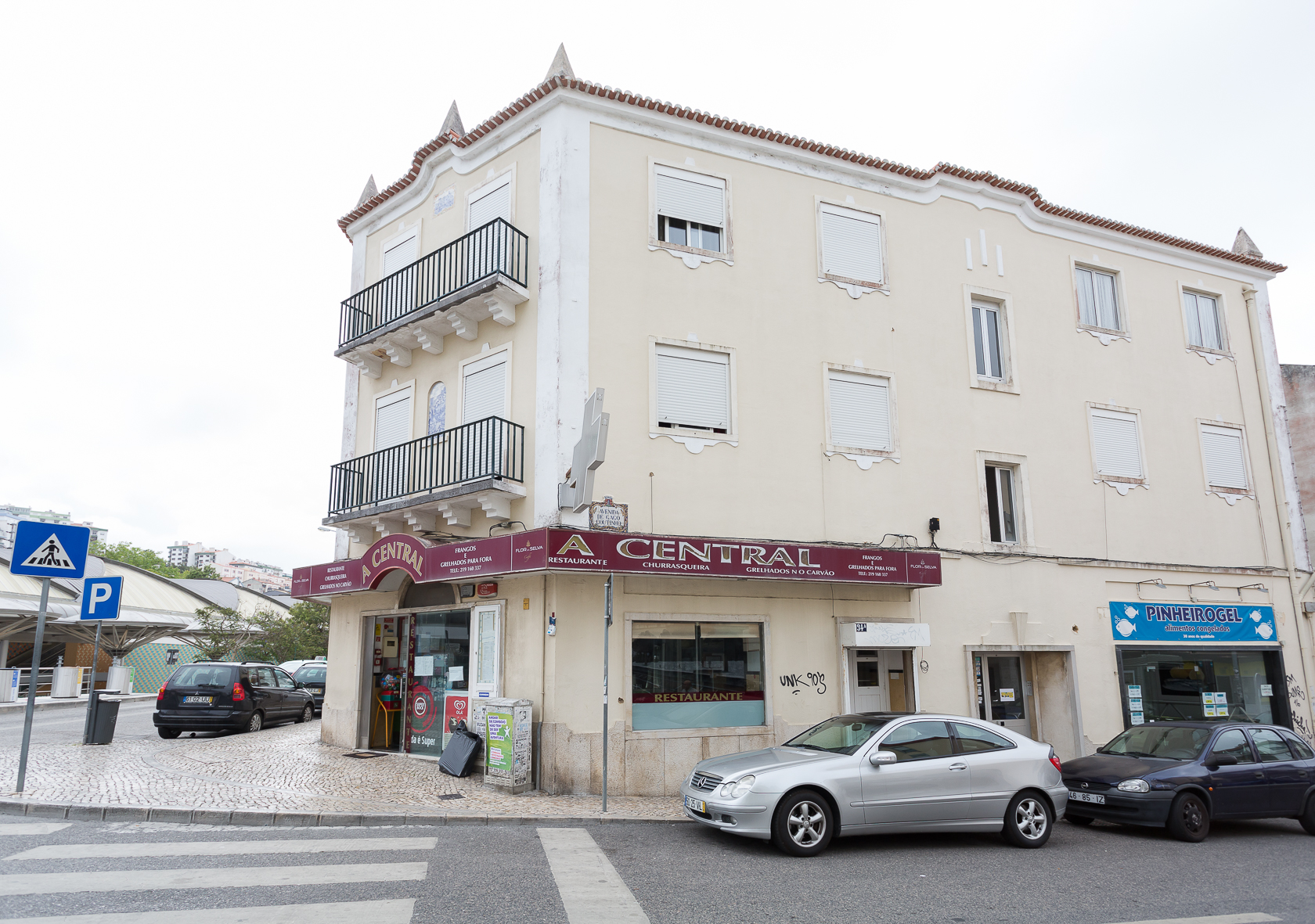 Whole Building for Sale in Rio de Mouro, Sintra - 1